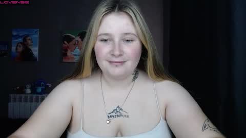light_lunaa online show from September 29, 2025, 7:02 am