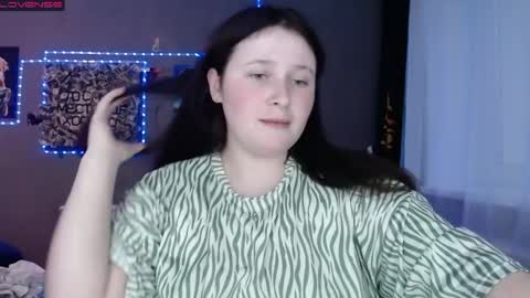 Snapshot of light_lunaa chatting on May 17, 2026, 2:24 pm light_lunaa online show from May 17, 2026, 2:24 pm