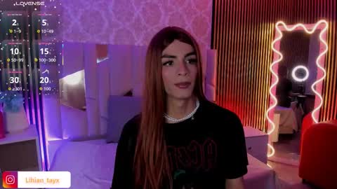 LIHIAN online show from October 18, 2025, 3:53 am