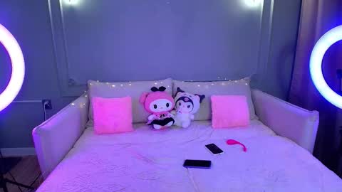 Lihn Pham online show from December 23, 2025, 3:15 am