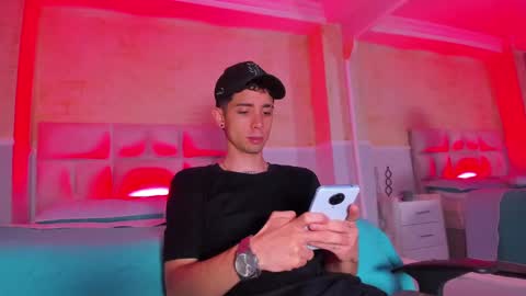 Snapshot of liiamhudson_ chatting on February 7, 2025, 2:40 am L I I A M online show from February 7, 2025, 2:40 am