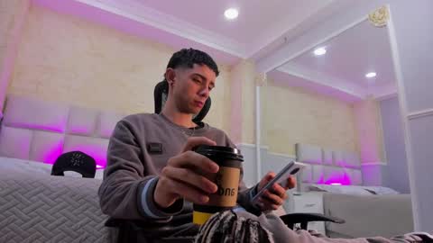 Snapshot of liiamhudson_ chatting on February 12, 2025, 4:23 am L I I A M online show from February 12, 2025, 4:23 am