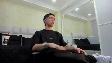 Snapshot of liiamhudson_ chatting on February 16, 2025, 4:09 am L I I A M online show from February 16, 2025, 4:09 am