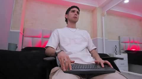 Snapshot of liiamhudson_ chatting on February 20, 2025, 11:09 am L I I A M online show from February 20, 2025, 11:09 am