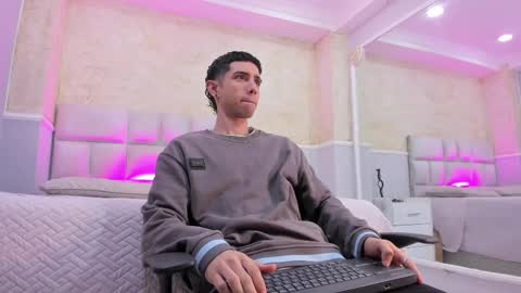 Snapshot of liiamhudson_ chatting on March 1, 2025, 4:37 am L I I A M online show from March 1, 2025, 4:37 am