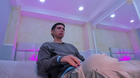 Snapshot of liiamhudson_ chatting on March 2, 2025, 5:01 am L I I A M online show from March 2, 2025, 5:01 am