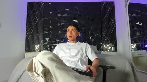 Snapshot of liiamhudson_ chatting on March 10, 2025, 10:48 am L I I A M online show from March 10, 2025, 10:48 am