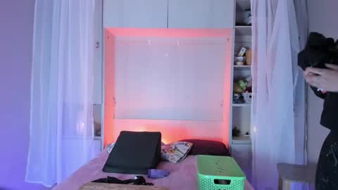         online show from March 27, 2026, 11:43 am