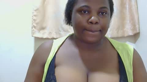 Snapshot of liilcutiee chatting on April 26, 2026, 9:12 pm Lily online show from April 26, 2026, 9:12 pm