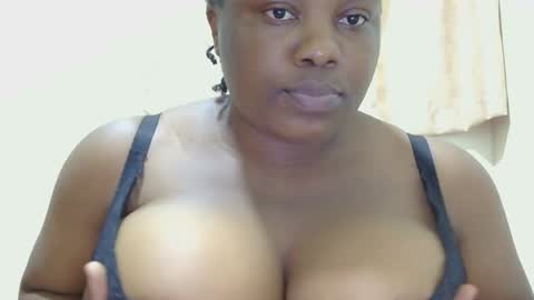 Snapshot of liilcutiee chatting on May 7, 2026, 11:43 pm Lily online show from May 7, 2026, 11:43 pm