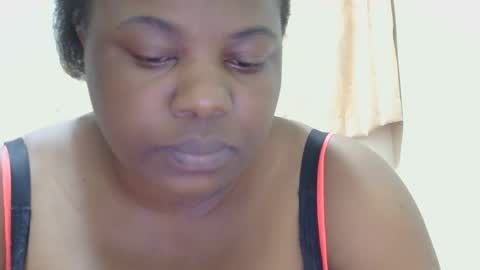 Snapshot of liilcutiee chatting on May 19, 2026, 11:33 pm Lily online show from May 19, 2026, 11:33 pm