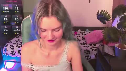 Snapshot of lika_sky chatting on October 20, 2025, 6:25 am lika_sky online show from October 20, 2025, 6:25 am