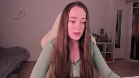 Snapshot of lil_happiness chatting on December 2, 2025, 4:57 pm for free registration 3 online show from December 2, 2025, 4:57 pm