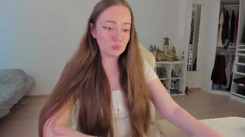 Snapshot of lil_happiness chatting on June 22, 2026, 12:57 pm for free registration 3 online show from June 22, 2026, 12:57 pm