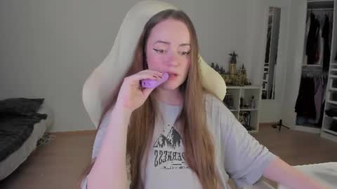 Snapshot of lil_happiness chatting on July 1, 2026, 9:14 pm for free registration 3 online show from July 1, 2026, 9:14 pm