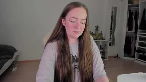Snapshot of lil_happiness chatting on July 4, 2026, 5:08 pm for free registration 3 online show from July 4, 2026, 5:08 pm