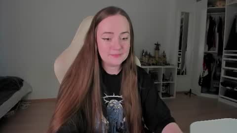 Snapshot of lil_happiness chatting on July 7, 2026, 6:01 pm for free registration 3 online show from July 7, 2026, 6:01 pm