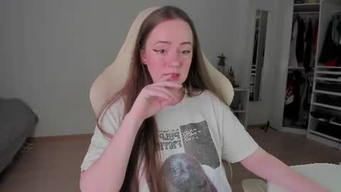 Snapshot of lil_happiness chatting on July 17, 2026, 5:18 pm for free registration 3 online show from July 17, 2026, 5:18 pm