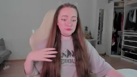 Snapshot of lil_happiness chatting on July 19, 2026, 3:49 pm for free registration 3 online show from July 19, 2026, 3:49 pm
