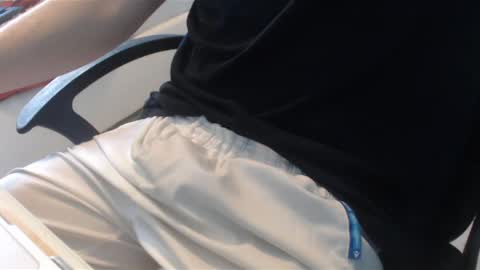 Snapshot of lil_j_ chatting on April 9, 2026, 10:53 am lil_j_ online show from April 9, 2026, 10:53 am