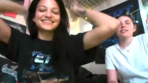 Snapshot of lil_luluvert chatting on June 9, 2026, 4:24 am lil_luluvert online show from June 9, 2026, 4:24 am