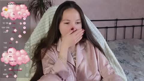 Snapshot of lil_luna_x chatting on May 3, 2026, 3:34 am little moon online show from May 3, 2026, 3:34 am