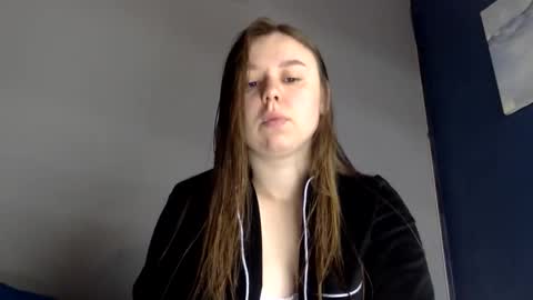 Lily online show from October 7, 2025, 5:37 am