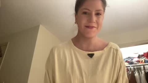 lilbi85_ online show from January 28, 2025, 3:15 am