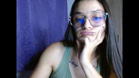 Snapshot of lilcoralinne_0 chatting on July 3, 2026, 1:23 am Valeri Villalobos IG villa lobosvaleri online show from July 3, 2026, 1:23 am