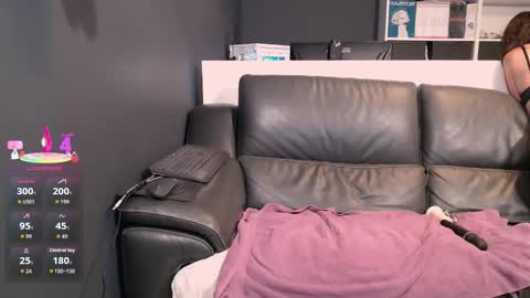 Lili Bertine online show from September 8, 2025, 2:16 pm