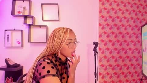 Snapshot of lili_harvey chatting on October 7, 2025, 2:31 am Lili online show from October 7, 2025, 2:31 am