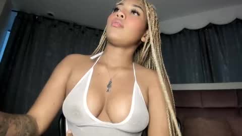 Snapshot of lili_harvey chatting on October 22, 2025, 9:58 pm Lili online show from October 22, 2025, 9:58 pm