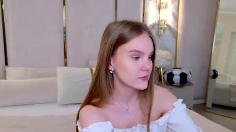 lili_lohan online show from July 13, 2026, 5:10 am