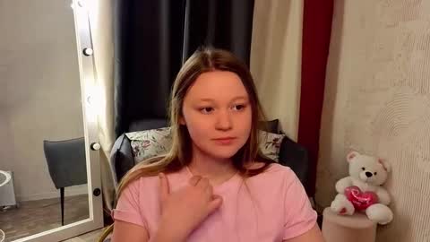 Lilian online show from February 7, 2026, 4:27 am