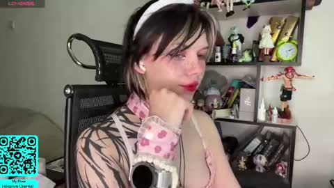 Snapshot of liliandaniels chatting on June 17, 2026, 7:00 am Lilian online show from June 17, 2026, 7:00 am