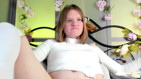hi guys Im new here Im 18 years oldIve never had sex online show from December 13, 2024, 8:15 pm