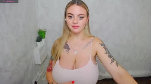 Snapshot of liliaterenzi_ chatting on July 4, 2026, 10:10 am Lilia online show from July 4, 2026, 10:10 am