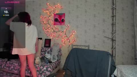 Snapshot of lilie_brown chatting on October 5, 2025, 9:56 pm Lilie online show from October 5, 2025, 9:56 pm