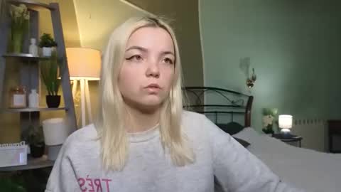 Lilie online show from February 16, 2025, 6:54 am