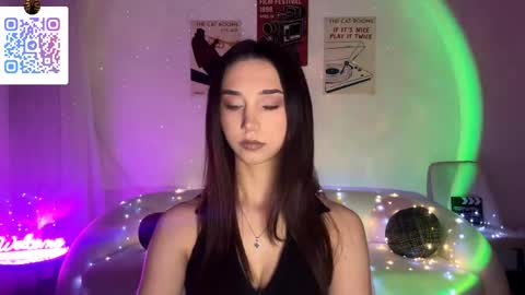 Lina online show from April 17, 2026, 11:08 pm