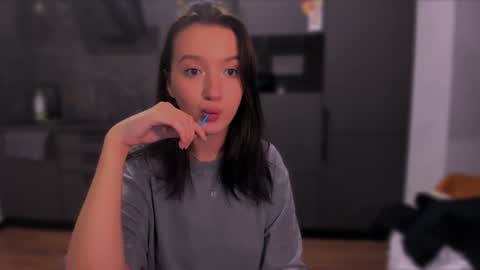 Snapshot of lililaluna chatting on December 12, 2024, 6:31 pm             ...  online show from December 12, 2024, 6:31 pm