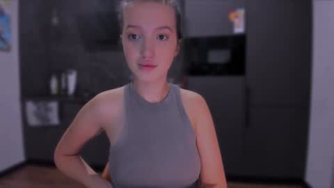 Snapshot of lililaluna chatting on December 28, 2024, 6:40 pm             ...  online show from December 28, 2024, 6:40 pm