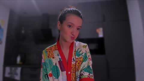 Snapshot of lililaluna chatting on January 2, 2025, 1:51 pm             ...  online show from January 2, 2025, 1:51 pm