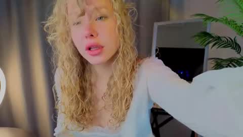 lililok101 online show from October 27, 2025, 2:26 am