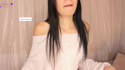 Snapshot of lilily_lv chatting on June 2, 2026, 2:08 pm Lilly online show from June 2, 2026, 2:08 pm