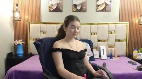 lilimini online show from April 13, 2026, 7:41 pm