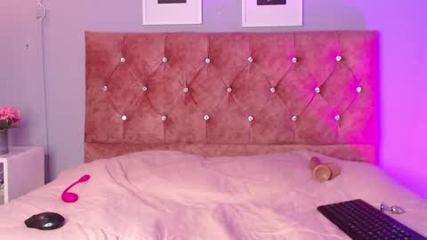lilirousee online show from May 13, 2026, 6:16 pm