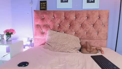 lilirousee online show from May 29, 2026, 7:56 pm