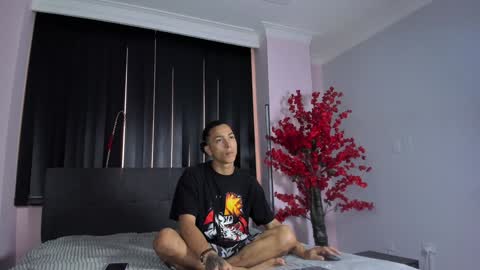 Snapshot of lilith_and_marcusblain chatting on December 28, 2024, 6:50 pm Lili Marcus online show from December 28, 2024, 6:50 pm