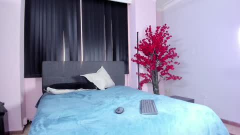 Snapshot of lilith_and_marcusblain chatting on January 17, 2025, 10:23 pm Lili Marcus online show from January 17, 2025, 10:23 pm